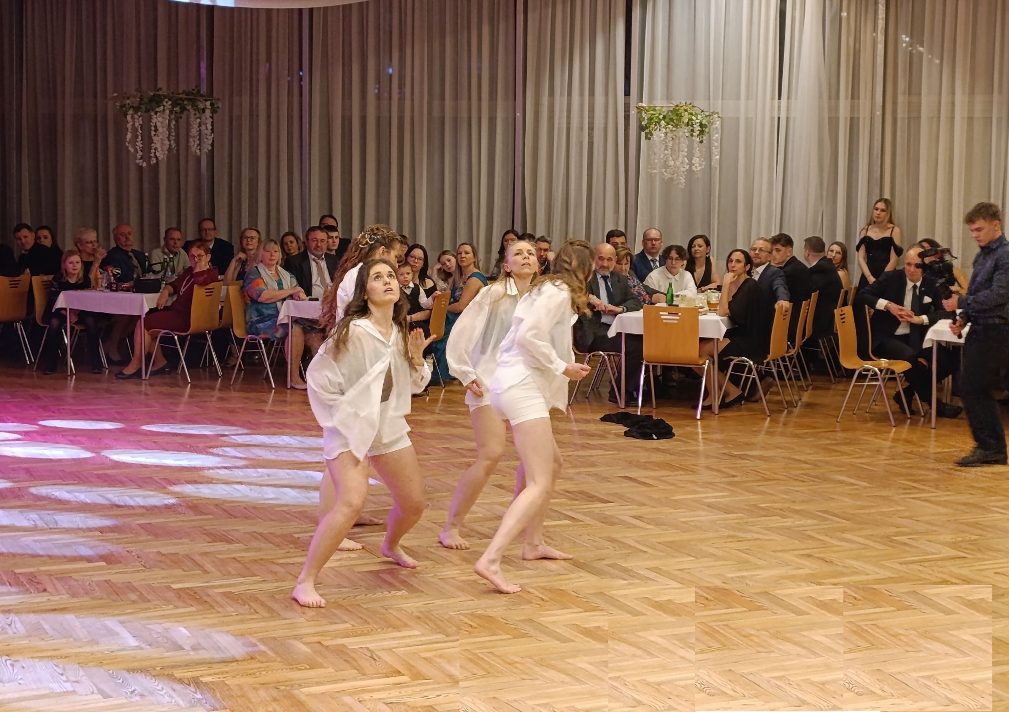 Vystoupení batapo dance company na maturitním plese Střední zdravotnické školy Nymburk